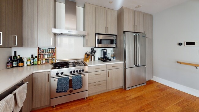 Photo - 174 Gold St Unit 1