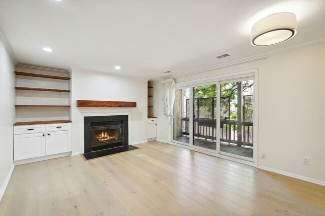 Photo - 1124 25th St NW Unit 211
