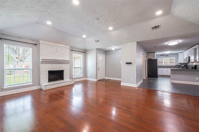 Photo - 407 Juniper Ct