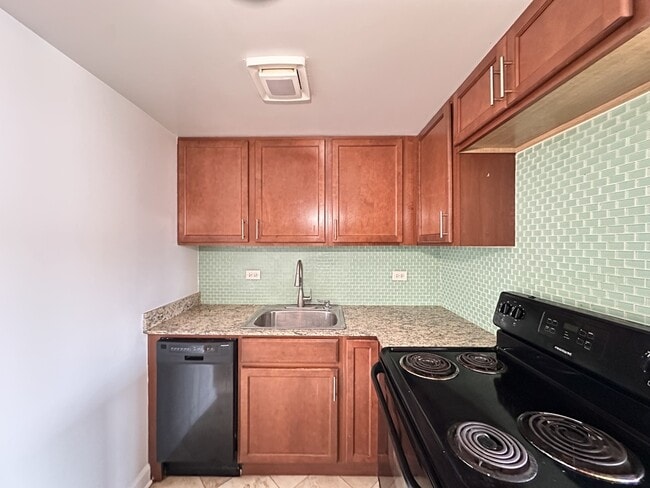 Photo - 7628 N Milwaukee Ave Unidad A3