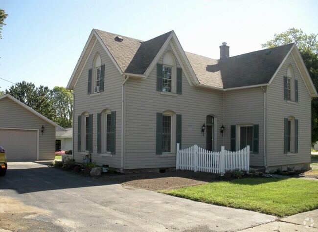 Building Photo - 921 S Washington St Rental