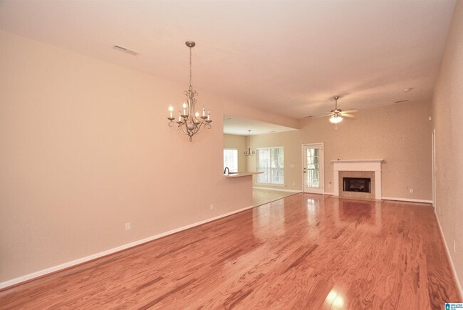 Photo - 1009 Castlemaine Way