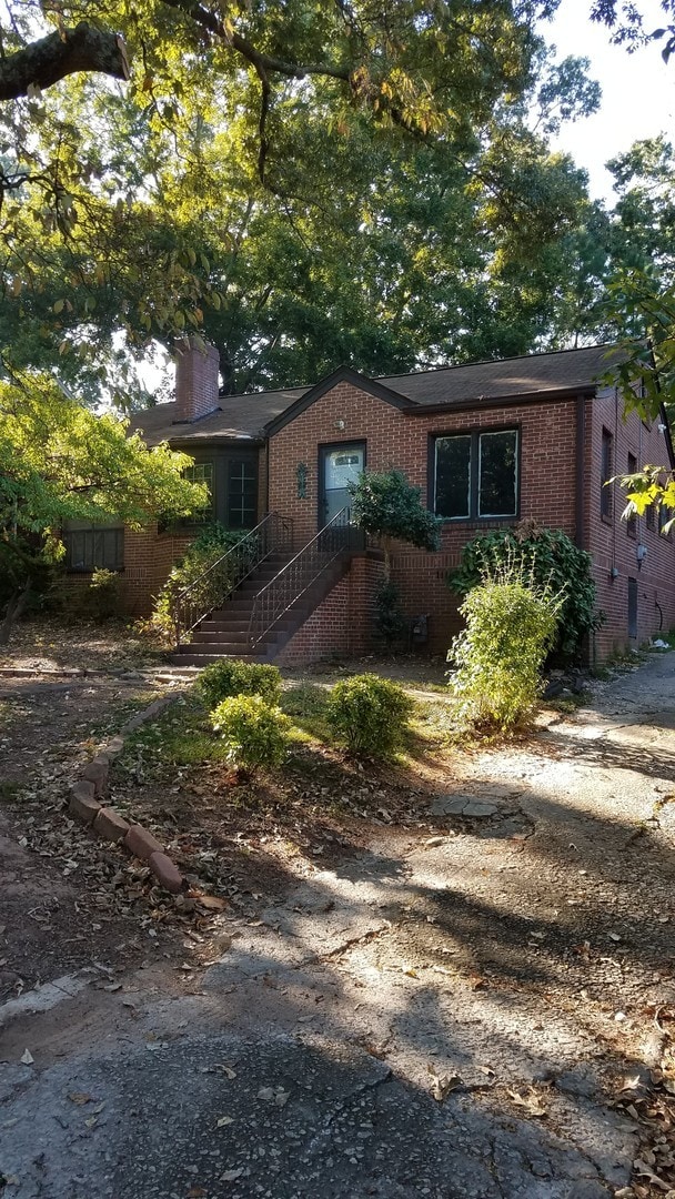 Building Photo - City of East Point Renovated Tudor Style Home