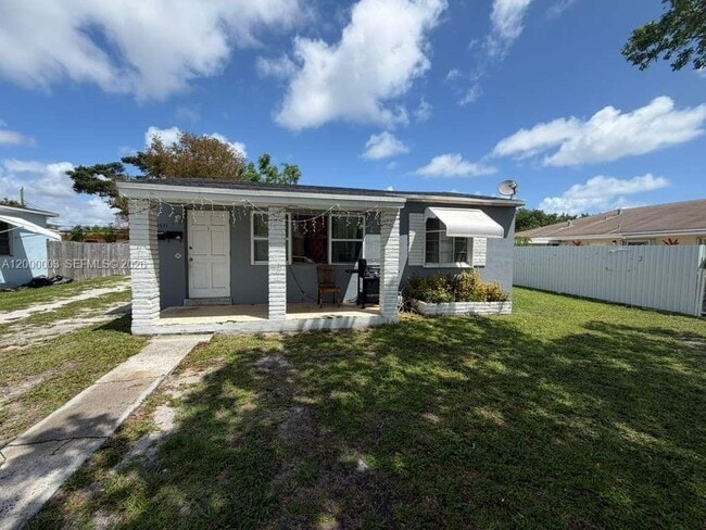 Building Photo - 2431 Plunkett St