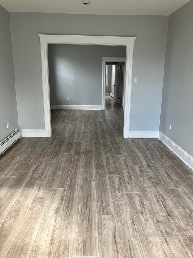 Photo - 127 W 51st St