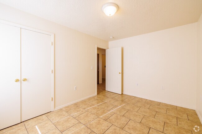 2BD, 1BA - 1,100SF - Primary Bedroom