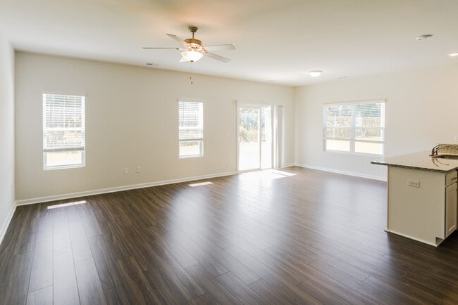 Photo - 332 Augustine Dr