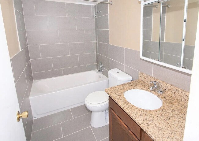 Photo - FIFTH ST-231/233 -- 206