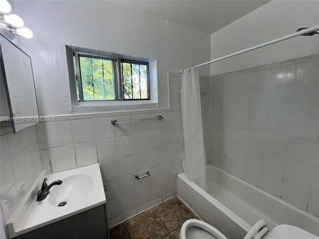 Photo - 5600 NE 1st Ave Unit 2