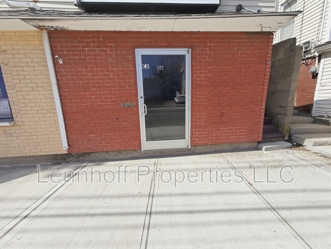 Building Photo - 206 Primrose St