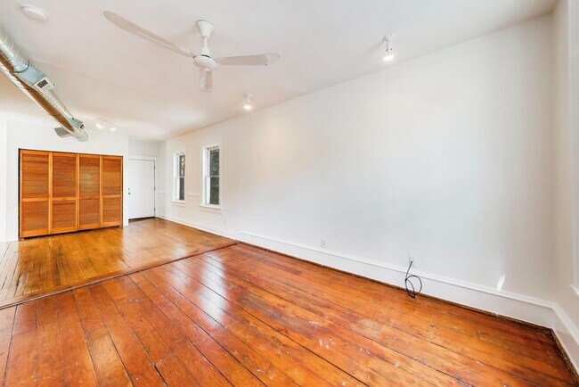 Photo - 812 W 19th St Unit 2F