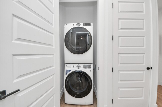 Photo - 15635 Memorial Dr Unit 122