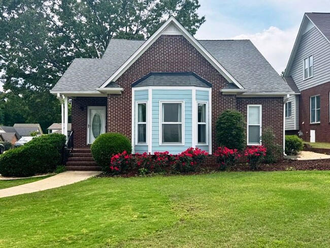 Captivating 3 BR/ 2 BA home in Vestavia! - Captivating 3 BR/ 2 BA home in Vestavia!
