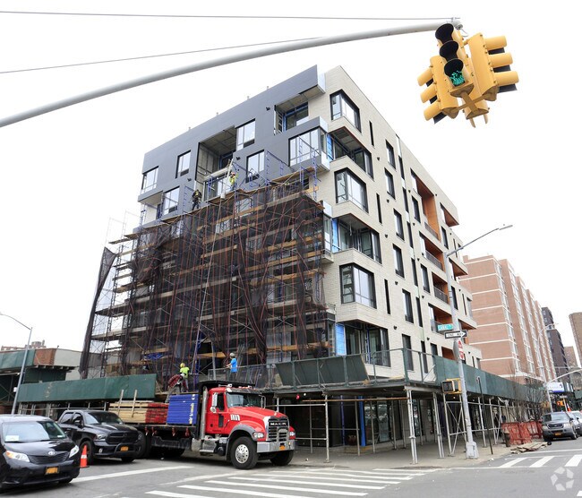 Photo - 221 E 138th St