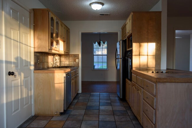 Photo - 108 Mayfair Cove