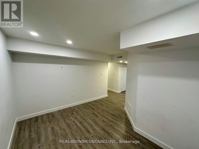 Photo - 66 Whitburn Crescent