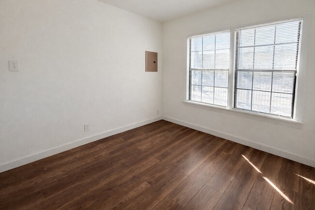 Photo - 1411 Lamar St