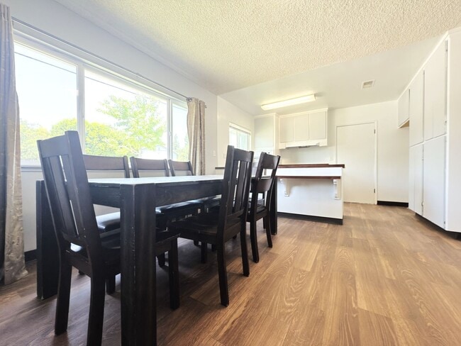 Photo - 4-Bedroom Home in Prime Northridge Location