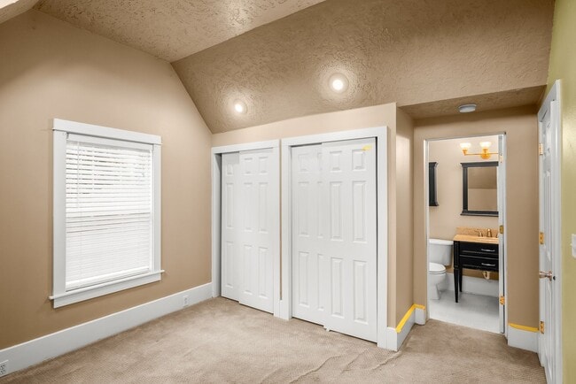 Photo - Delightful 4 Bed/2.5 Bath Craftsman home in the Rose City Park Neighbood
