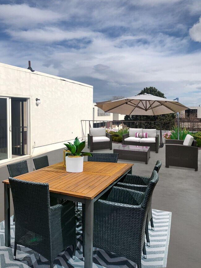 Spacious 2Bedroom Townhouse in the Heart Unit 413 Condo for Rent