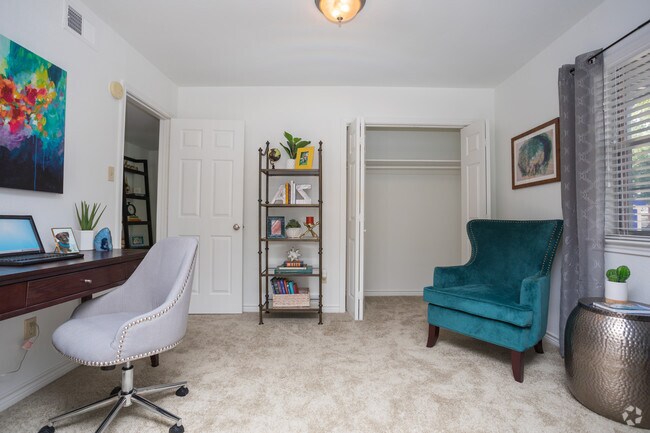 2BR, 2BA - 1,150 SF