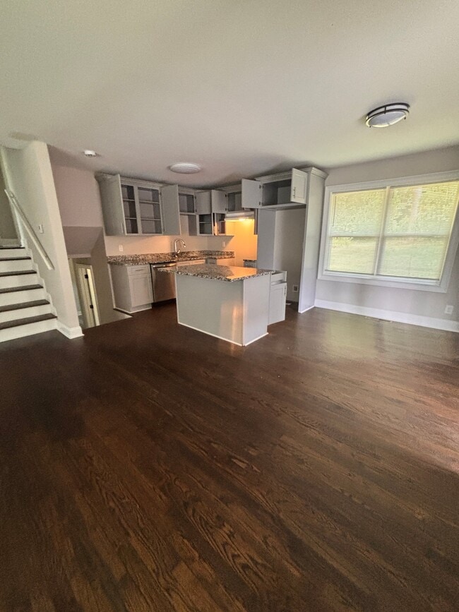 Photo - 976 Fifth Ave