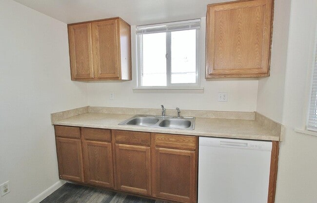 Photo - 525 N Moffatt Ave