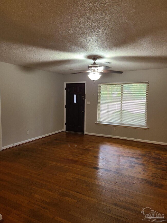 Photo - 7758 Kipling St