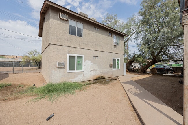 Building Photo - 622 N 30th Pl Rental