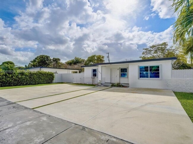 Building Photo - 9494 SW 39th St
