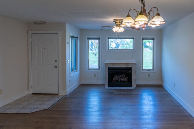 Photo - 1921 Ty Way Xing Unidad B