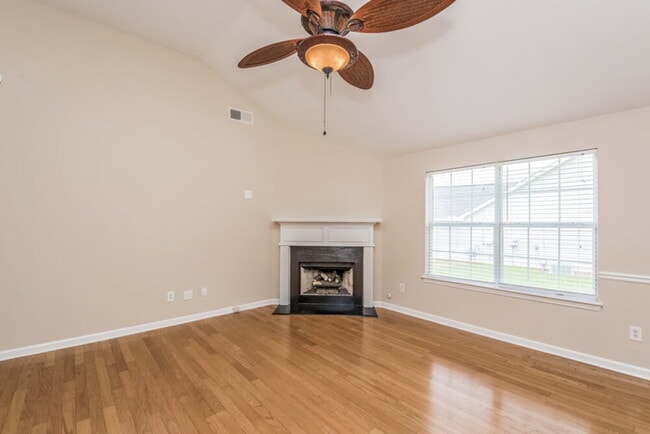 Photo - 73 Hamil Ct NW