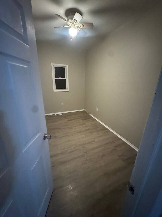 Photo - 3 bed 1 bath house for rent - akron