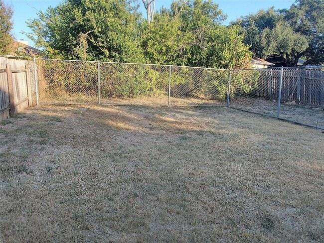 Photo - 16817 Village Oak Loop