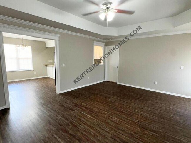 241 W Pines Way