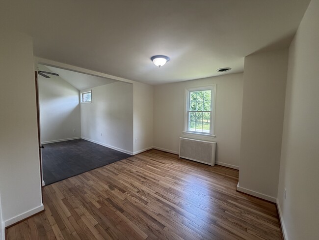 Photo - 488 W 4th St