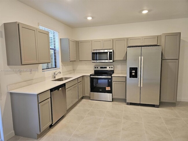 Photo - 1533 NE 3rd Ave