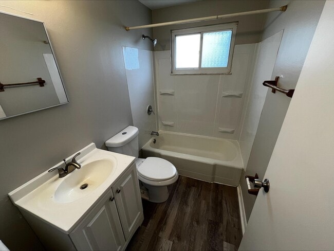 Photo - 4677 Hilton Ave Unit D