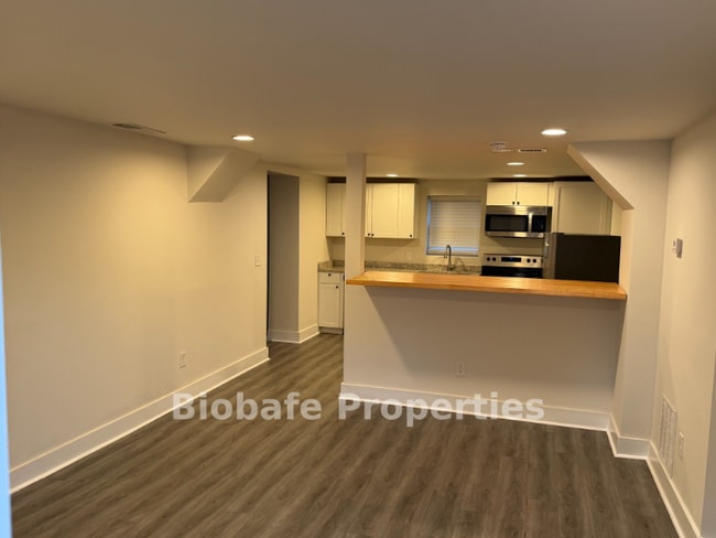 Building Photo - 176 Cloud St