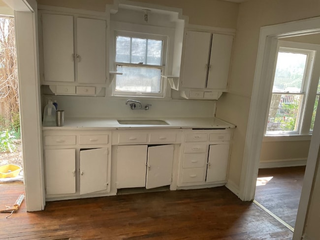 Photo - 1825-1823 Reuter Ave