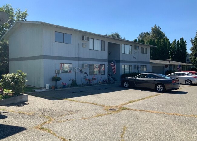 Building Photo - Harper on Hood