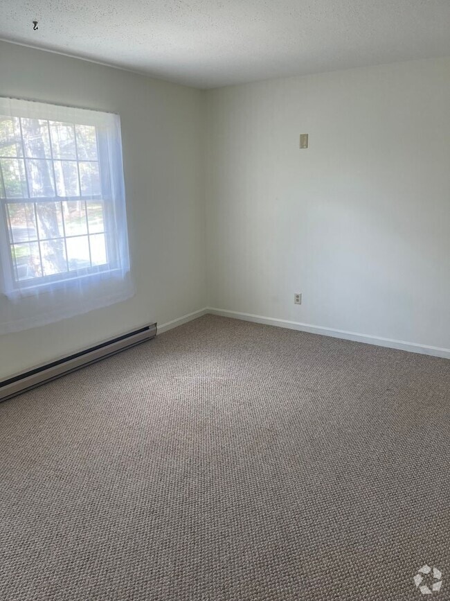 Building Photo - Spacious & Bright State College townhouse ...