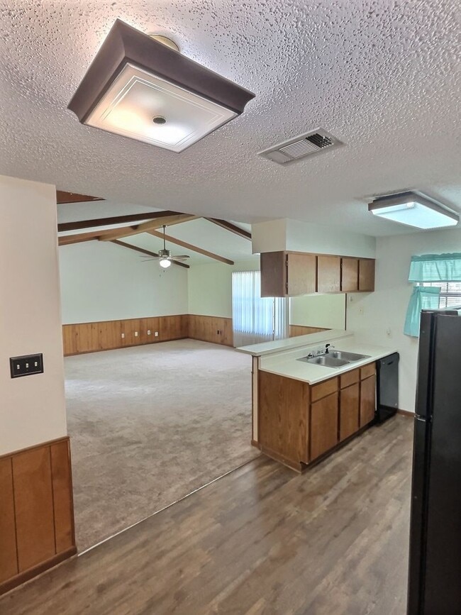 Photo - 1109 Hickory Dr Unit B