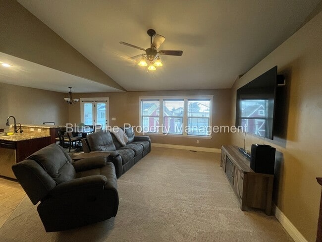 Photo - 2717 Mary Dr