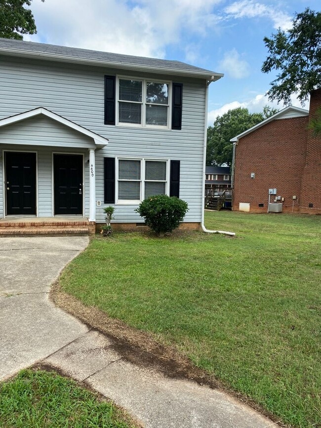 Building Photo - 4400-4402 Unit 4402