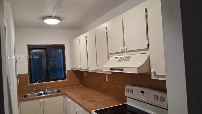 Photo - 650 NE 149th St Unit 106F