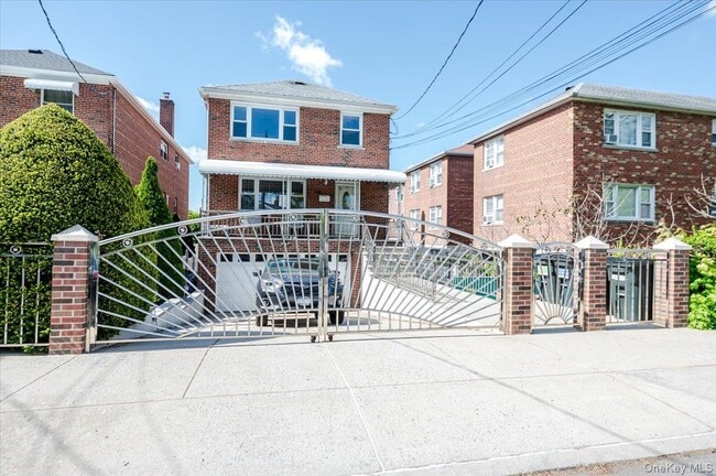 Building Photo - 3166 Spencer Dr
