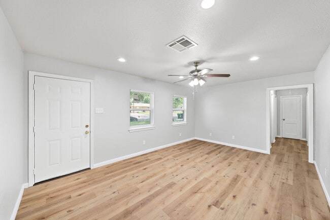 Photo - 5814 Westover St