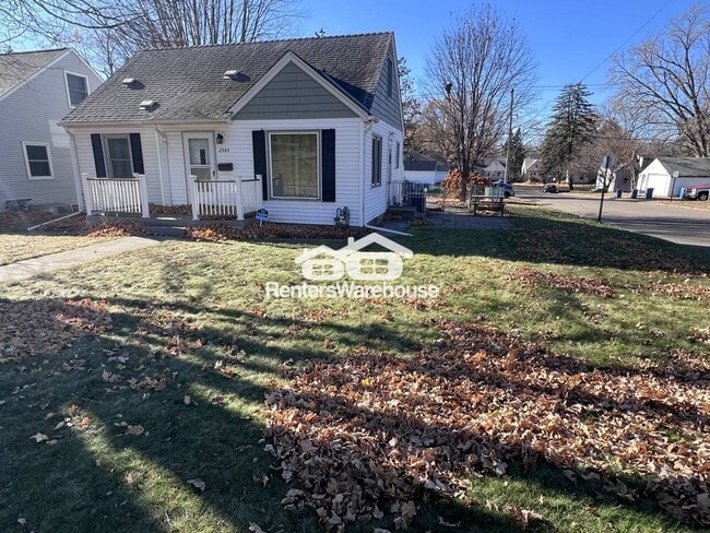 Building Photo - 2949 York Ave N