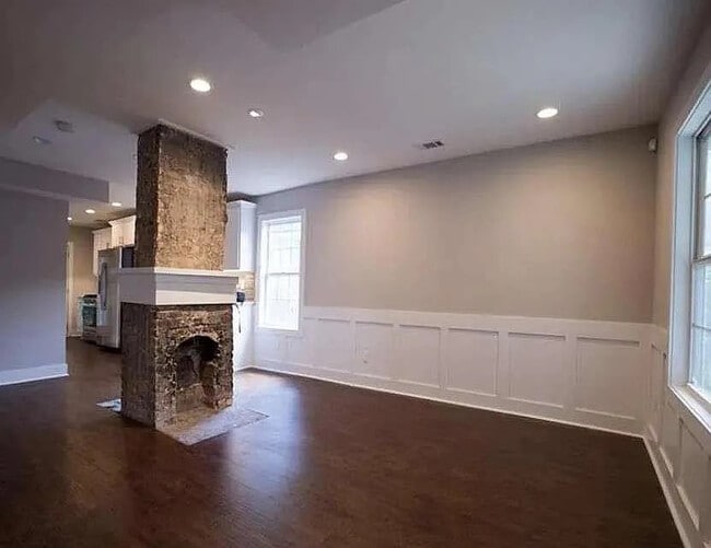 Photo - Room in House on Parsons St SW